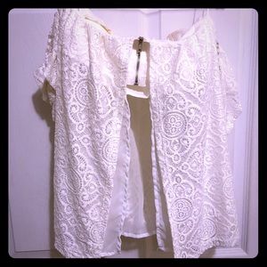 Adorable off the shoulder crop top!